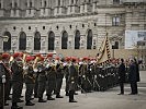 Soldaten der Garde sind am Heldenplatz angetreten. (Bild öffnet sich in einem neuen Fenster)