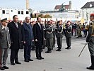 Ein Offizier der Garde meldet den Mitgliedern der Bundesregierung. (Bild öffnet sich in einem neuen Fenster)