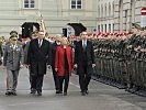 Minister Doskozil, Nationalratspräsidentin Bures und Bundeskanzler Kern. (Bild öffnet sich in einem neuen Fenster)