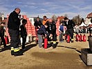 Die Feuerwehr zeigte den Jüngsten das Verhalten bei Brandentwicklung. (Bild öffnet sich in einem neuen Fenster)
