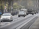 Gut abgesichert fuhr die Panzerkolonne vom Arsenal zum Burgtheater. (Bild öffnet sich in einem neuen Fenster)