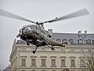 Trotz leichten Nieselregens landeten die Hubschrauber planmäßig. (Bild öffnet sich in einem neuen Fenster)
