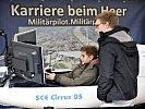 Der Flugsimulator beim Stand des Heerespersonalamtes ist sehr gefragt. (Bild öffnet sich in einem neuen Fenster)