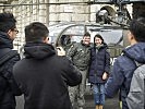 Schnell ein Foto mit einem Hubschrauberpiloten. (Bild öffnet sich in einem neuen Fenster)