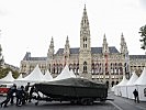 Auch am Rathausplatz steht ab sofort ein Bundesheer-Pionierboot. (Bild öffnet sich in einem neuen Fenster)