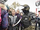 Militär zum Angreifen - die Militärstreife am "Tag der Schulen" in Wien. (Bild öffnet sich in einem neuen Fenster)