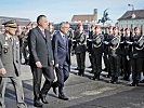 V.l.: Commenda, Doskozil, Van der Bellen. (Bild öffnet sich in einem neuen Fenster)