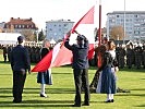 Mit dem Hissen der Bundesflagge begann der Militärische Festakt. (Bild öffnet sich in einem neuen Fenster)