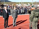 Meldung an den militärisch Höchstanwesenden Generalleutnant Bernhard Bair. (Bild öffnet sich in einem neuen Fenster)