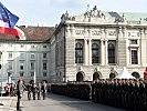 Die Truppe ist für die feierliche Angelobung am Heldenplatz angetreten. (Bild öffnet sich in einem neuen Fenster)