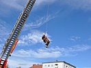 Bergung aus luftiger Höhe .... (Bild öffnet sich in einem neuen Fenster)