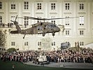 Der S-70 "Black Hawk"-Hubschrauber fliegt zurück in seine Heimatgarnison. (Bild öffnet sich in einem neuen Fenster)