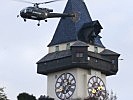 Donnerstagmorgen: Die "Alouette" III vor dem Grazer Uhrturm. (Bild öffnet sich in einem neuen Fenster)
