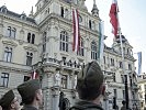 "Große Flaggenparade" am Grazer Hauptplatz. (Bild öffnet sich in einem neuen Fenster)