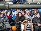 Tausende Menschen besuchten den Heldenplatz in Wien. (Bild öffnet sich in einem neuen Fenster)