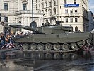 55 t in Bewegung - Kampfpanzer Leopard. (Bild öffnet sich in einem neuen Fenster)