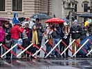Viele Besucher trotz des nassen Wetters. (Bild öffnet sich in einem neuen Fenster)