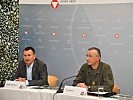 Starlinger und Brigadier Wagner bei der Pressekonferenz in Wien. (Bild öffnet sich in einem neuen Fenster)