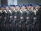 Die Soldaten warten auf ihre Angelobung. (Bild öffnet sich in einem neuen Fenster)