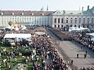 Die Ehrenformation und anzugelobenden Soldaten am Wiener Heldenplatz. (Bild öffnet sich in einem neuen Fenster)