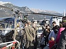 Alouette III, dahinter die C-130 Hercules. (Bild öffnet sich in einem neuen Fenster)