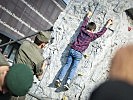 Am Kletterturm. (Bild öffnet sich in einem neuen Fenster)