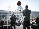 Sportvorführung am Wiener Heldenplatz. (Bild öffnet sich in einem neuen Fenster)