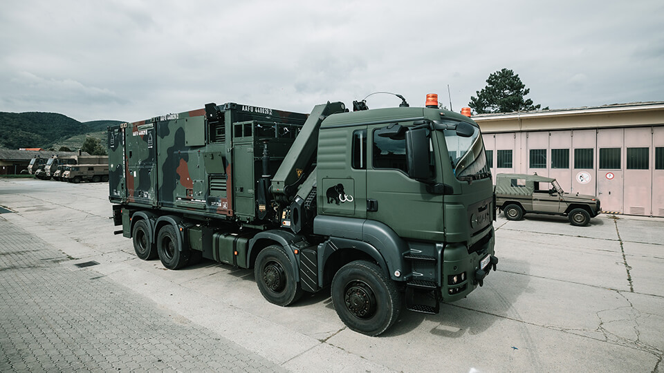 Galerie Bevölkerungsschutz: Fahrzeug Mammut aus der Seitenansicht