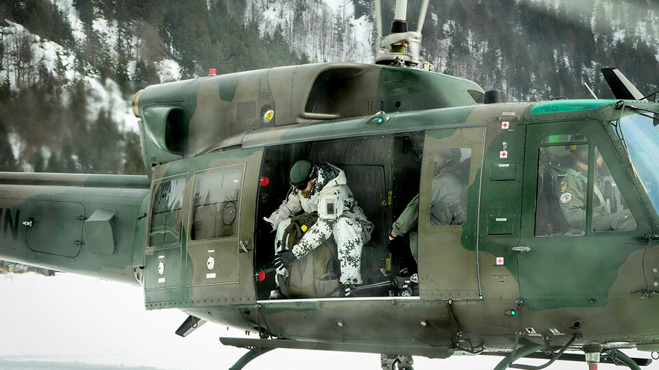 AP-212 des Österreichischen Bundesheereses als Transportmittel