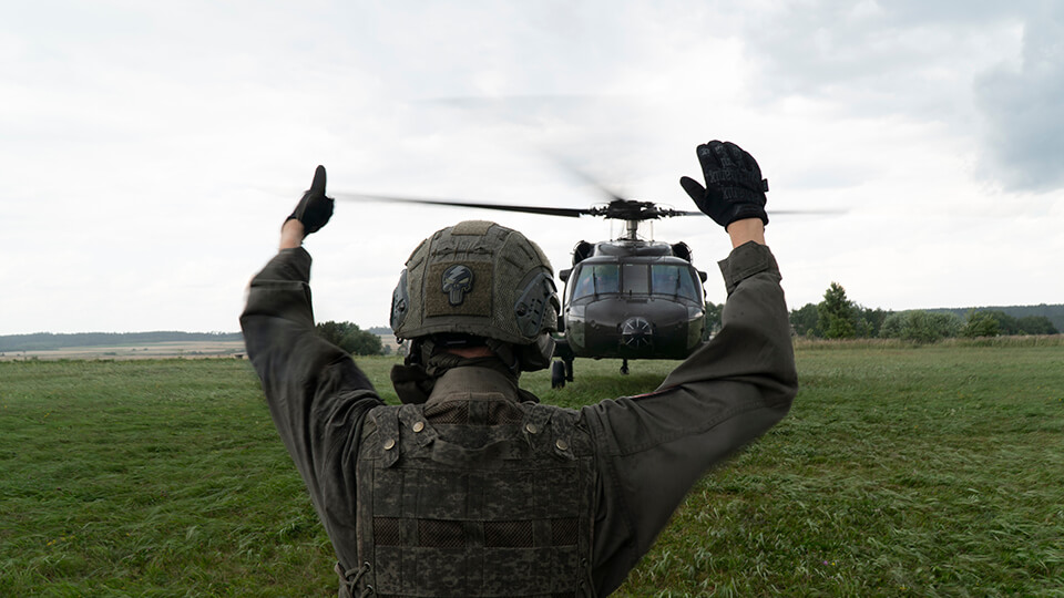 S-70 Black Hawk des Österreichischen Bundesheereses bei der Landeeinweisung