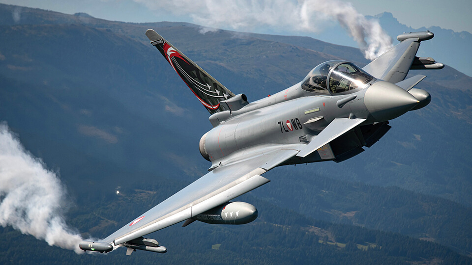 Kampfflugzeug Eurofighter EF 2000 des Österreichischen Bundesheereses in einer Spezial Lackierung