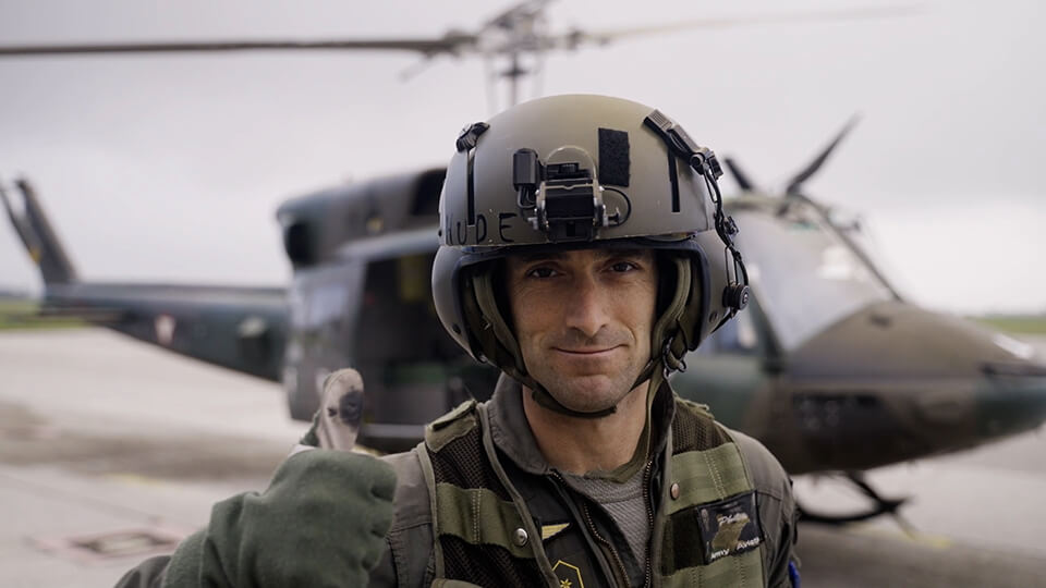 Abbildung eines AB-212 Hubschrauberpiloten des Österreichischen Bundesheeres