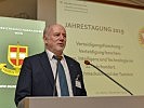 Der Vorsitzende, Dr. Josef Eberhardsteiner, eröffnet die Jahrestagung. (Bild öffnet sich in einem neuen Fenster)